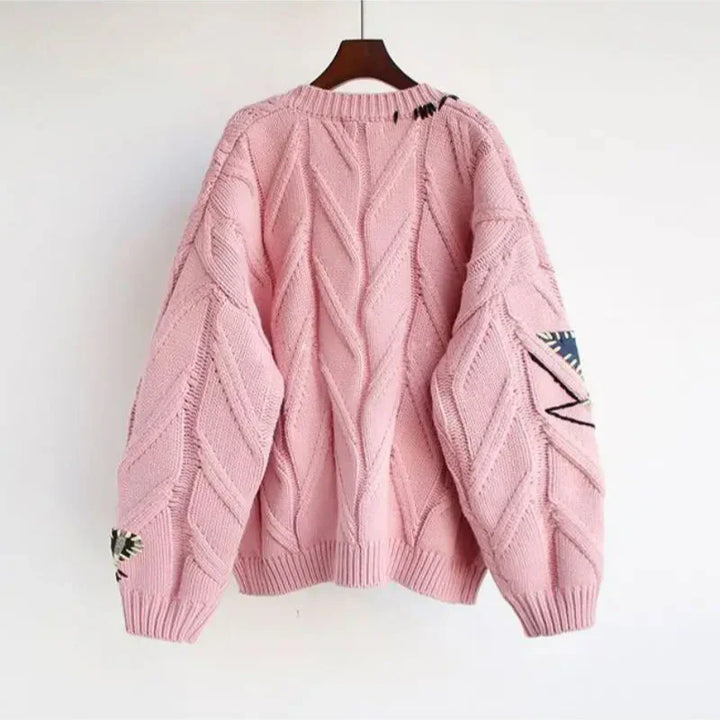 Damski sweter z golfem i haftem patchwork