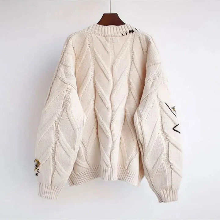 Damski sweter z golfem i haftem patchwork