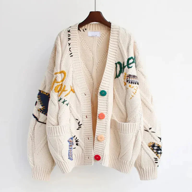 Damski sweter z golfem i haftem patchwork