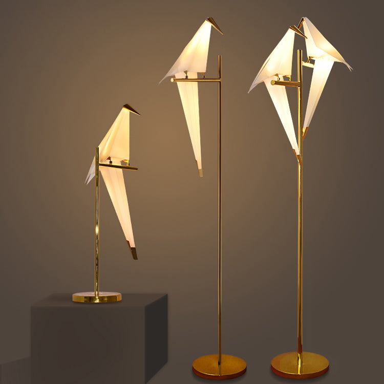 Lampka biurkowa origami Birdy – ciepłe światło otoczenia i nowoczesny design skrzydeł