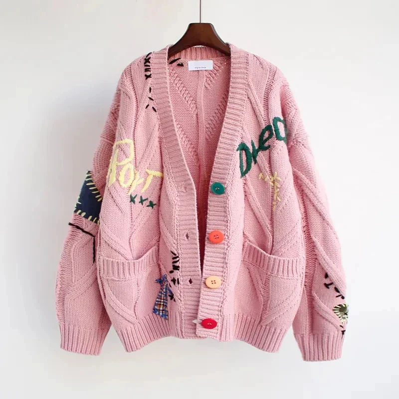 Damski sweter z golfem i haftem patchwork