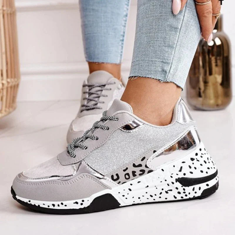 Damskie sneakersy na platformie z personalizowanymi detalami