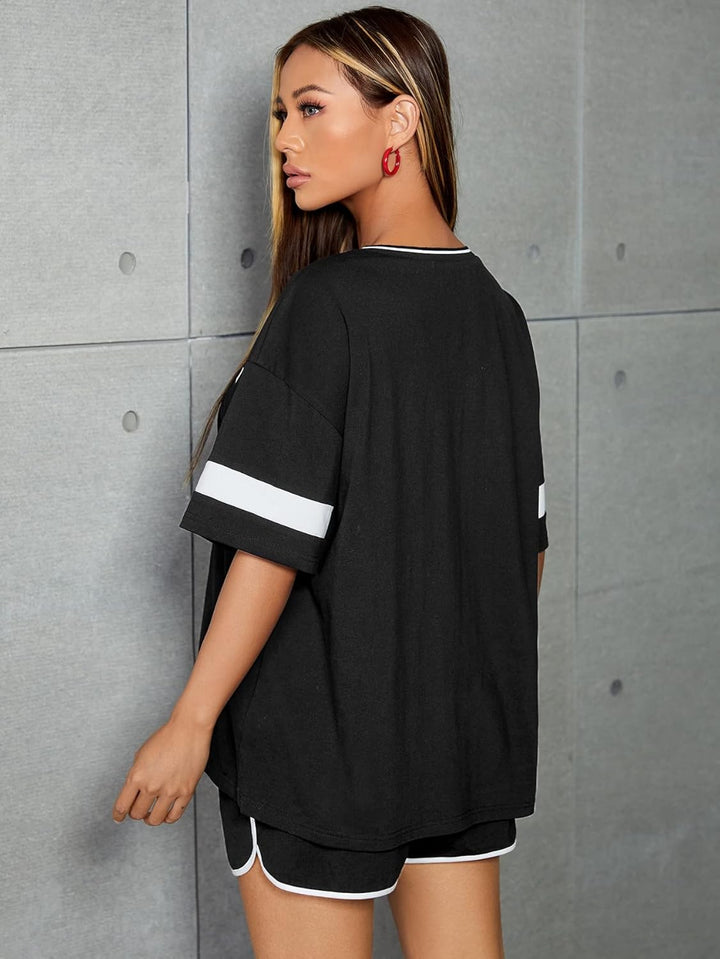 Damska koszulka oversize w stylu baseballowym