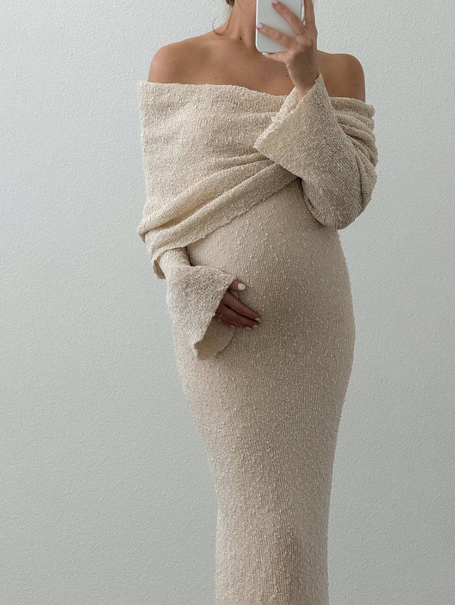 Damska sukienka w linii A – z odkrytymi ramionami i długimi rękawami, na wiosnę i lato