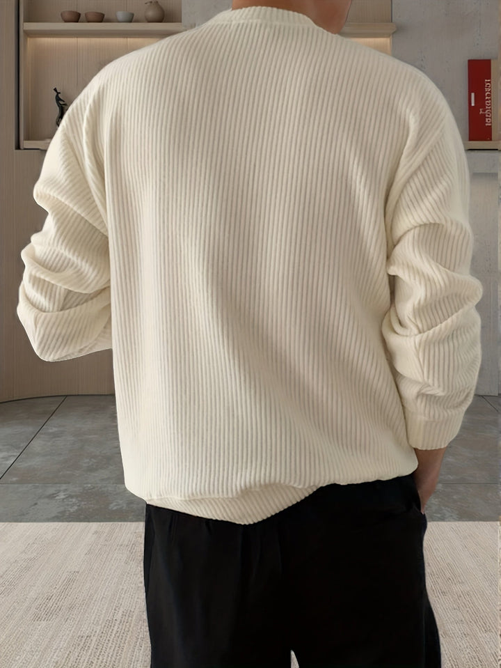 Męski sweter w prążek z okrągłym dekoltem o luźnym kroju