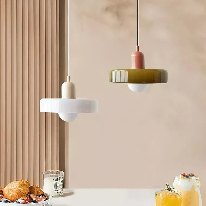 Wisząca lampa Bauhaus z kolorowego szkła
