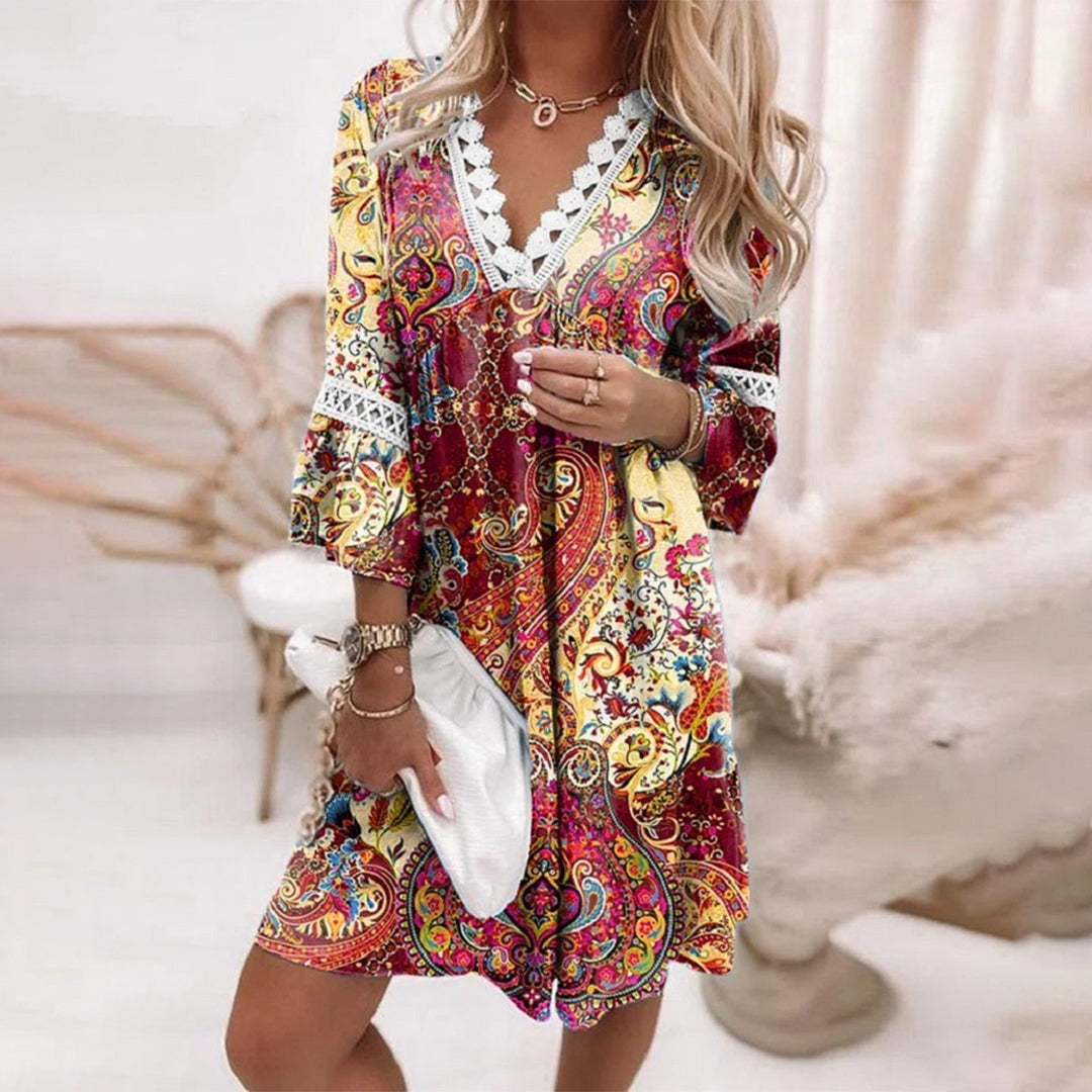Letnia sukienka boho z detalami szydełkowymi