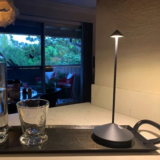 Bezprzewodowa lampa stołowa LED - ModernLumin