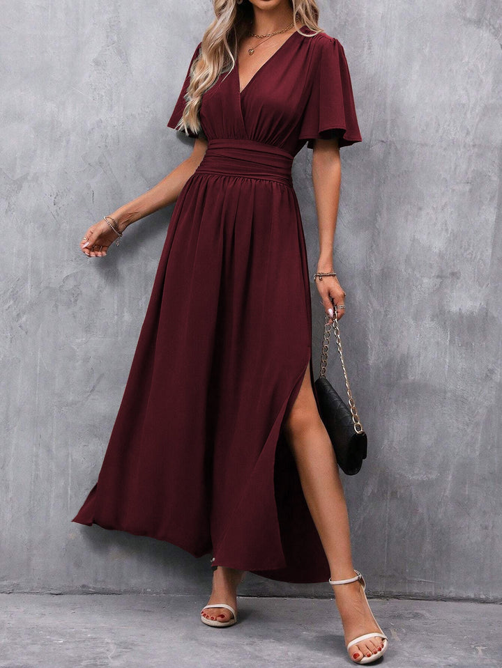 Elegancka damska sukienka maxi z dekoltem w serek