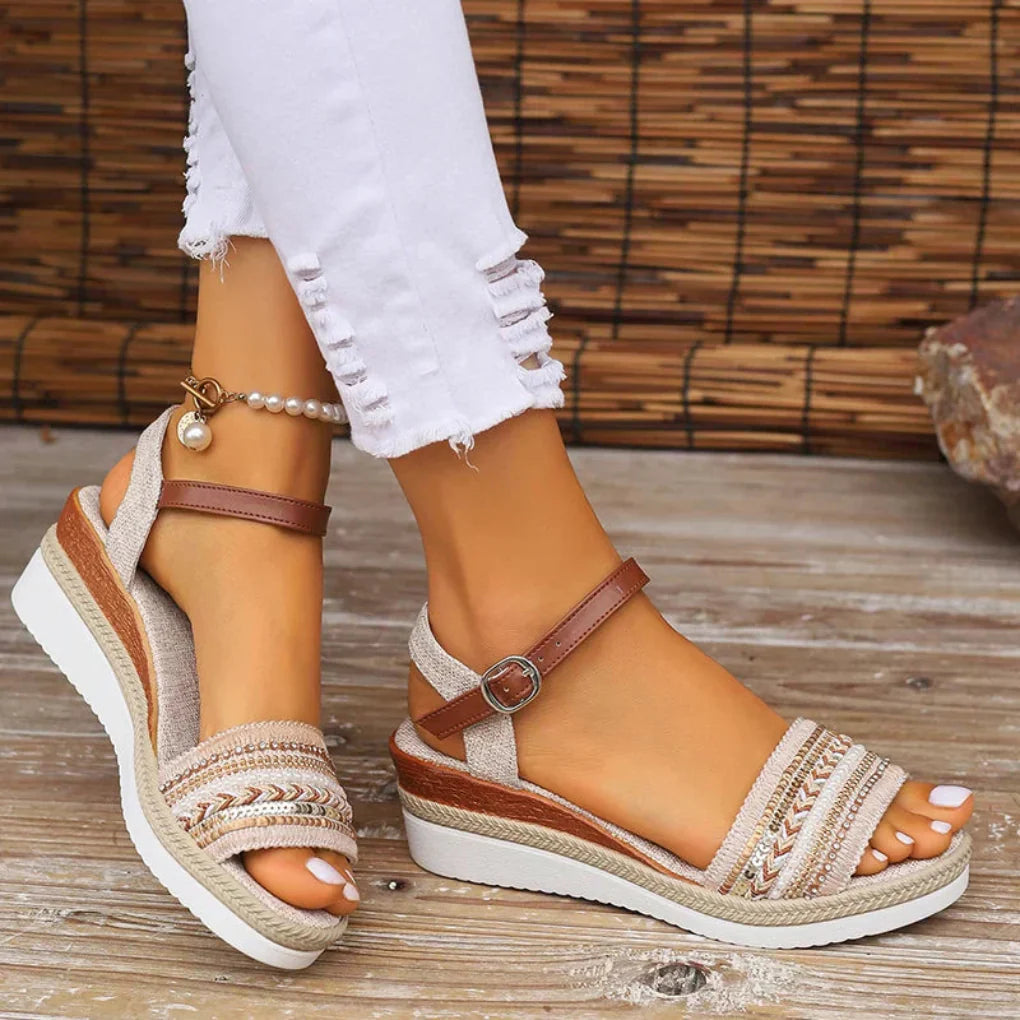 Damskie sandały na koturnie w stylu boho