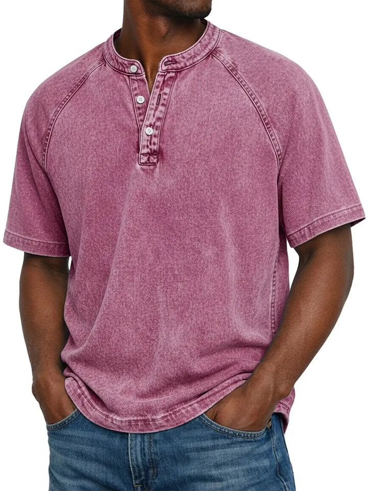 Męski henley z krótkim rękawem | T-shirt vintage z efektem prania z listwą guzikową