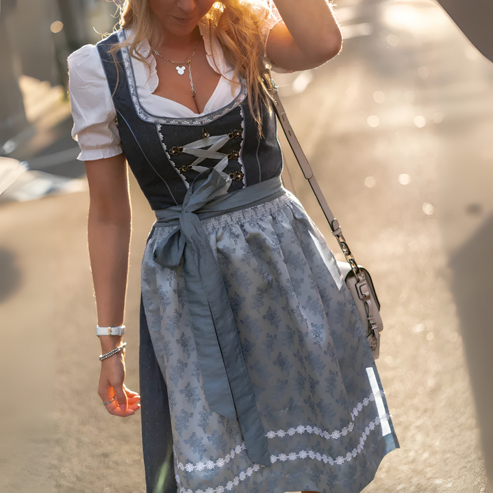 Tradycyjna sukienka dirndl
