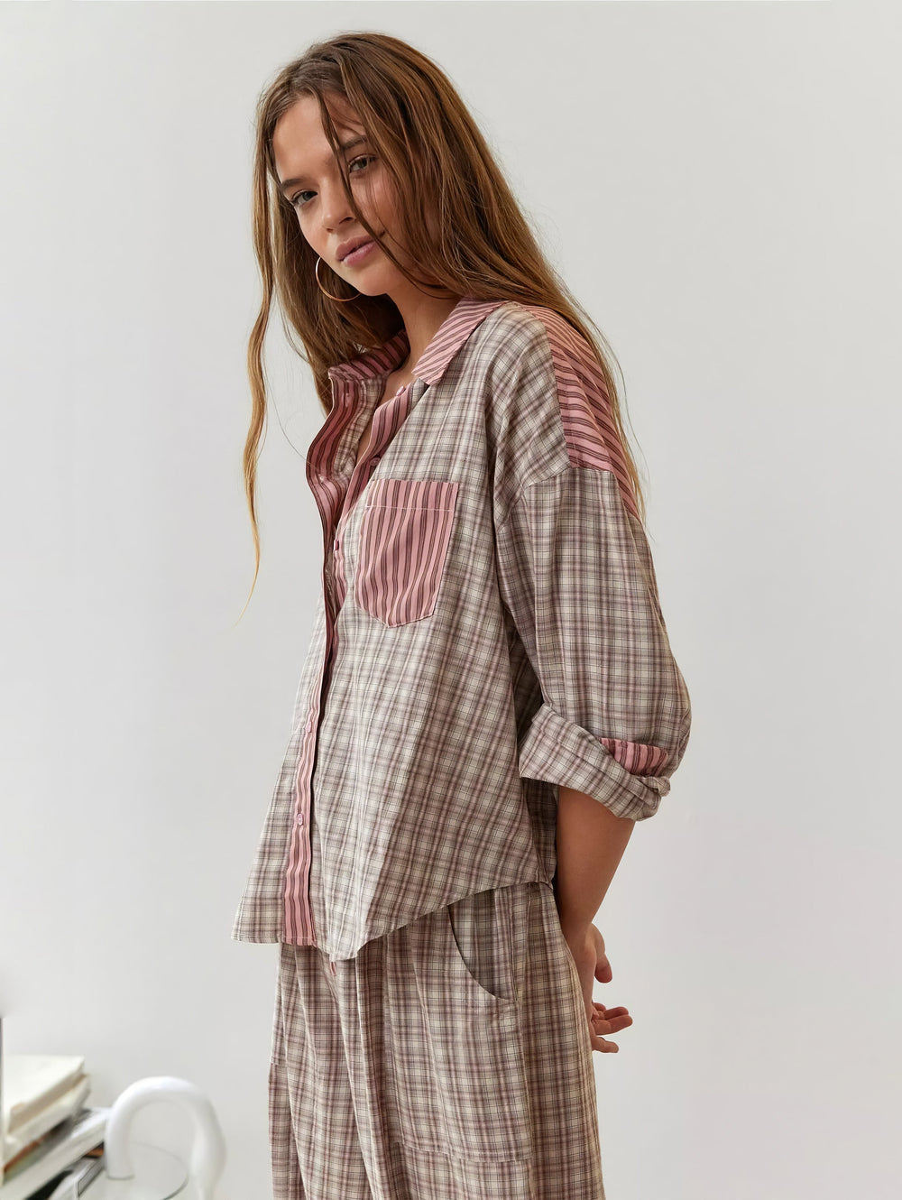 Damski komplet piżamowy z koszulą zapinaną na guziki i spodniami z elastycznym pasem