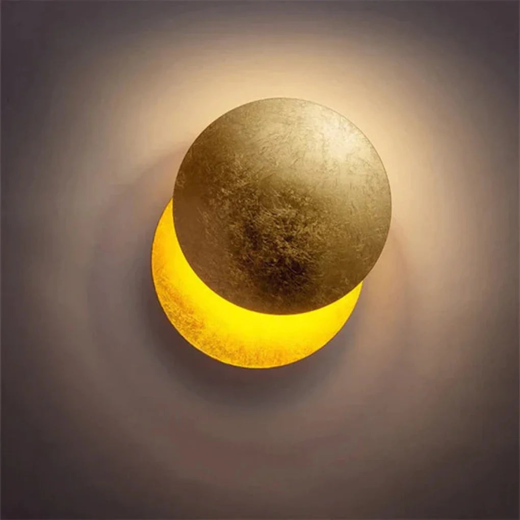 Lampa ścienna – oryginalna dekoracja wnętrza